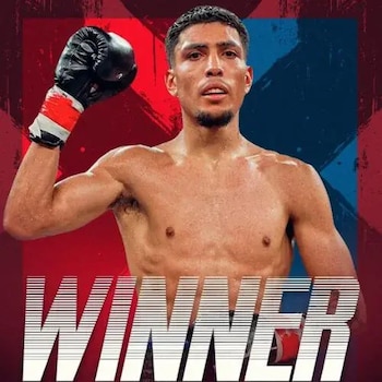 Joshua Antón obtuvo el título continental superwelter del CMB al derrotar por nocaut técnico al uzbeko Kudratillo Abdukakhorov, manteniendo su récord invicto. (Cortesía: Redes sociales)