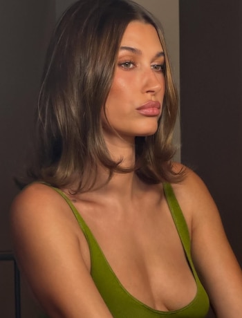 Hailey Bieber impulsa el regreso del bob recto y pulido al centro de la moda