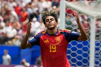 El atacante español Lamine Yamal gesticula durante el partido contra Austria en el Mundial 2026. (AP Foto/Andre Penner)