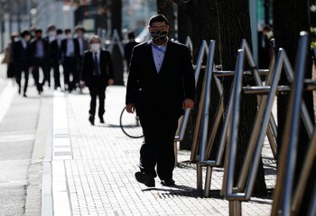 FOTO DE ARCHIVO: Un oficinista