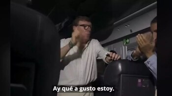 Los Morancos durante su improvisada actuación. (Redes sociales)