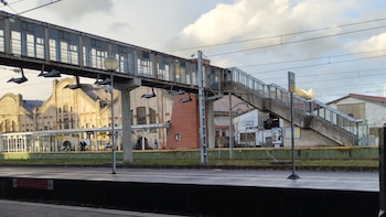 Muere un hombre arrollado por un tren en Avilés (Asturias) al cruzar por una zona no autorizada