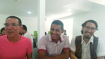 Familia poliamorosa logró que un