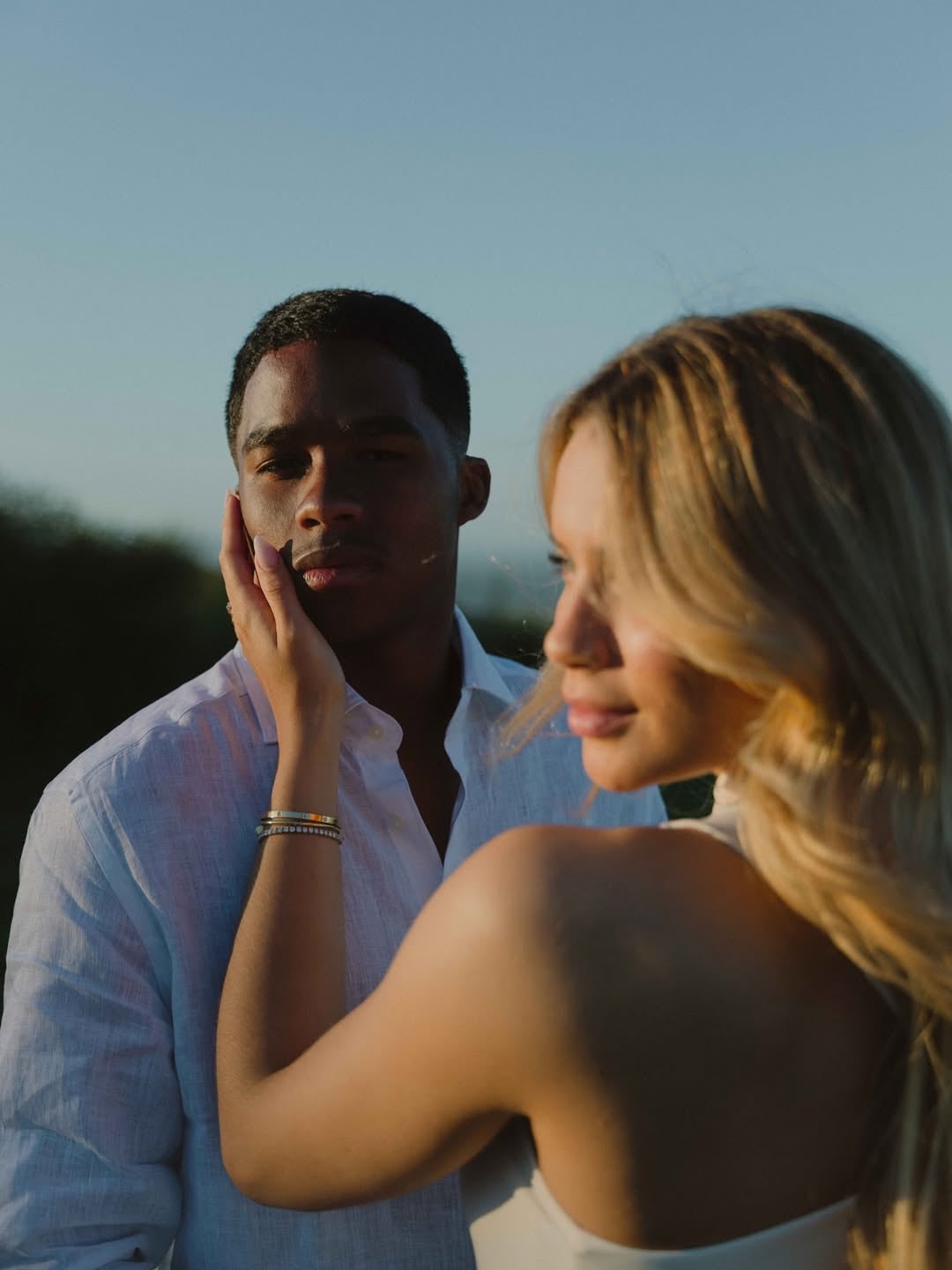 La pareja posando para la cámara (@endrick)