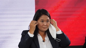Fujimori se ausenta de Perú unos días en medio del recuento de la segunda vuelta de las elecciones presidenciales