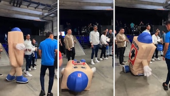 Costalito sorprende a Joel Huiqui y hace la famosa “Muertinha” enfrente de él recordando su paso por Cruz Azul