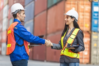 "Antes el despachante se enteraba de todo al final, con la factura y el packing list ya armados; hoy es un socio estratégico desde el inicio", comenta Rosalía (Foto: Shutterstock)