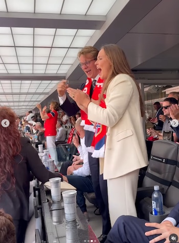 Príncipe Ingrid Alexandra e Sverre Magnus na partida da Noruega nas oitavas de final contra o Brasil. (Instagram @detnorskekongehus)