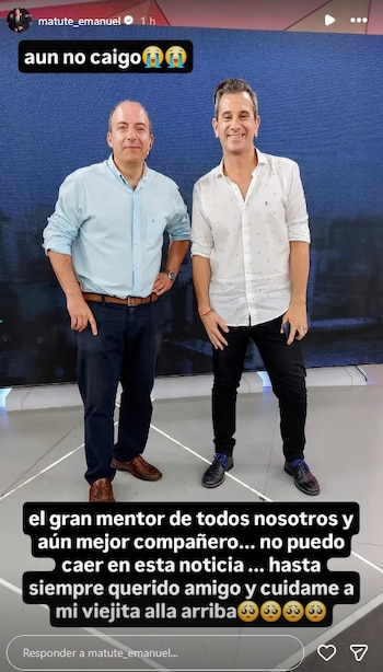 Captura de pantalla de una historia de Instagram con dos hombres de pie en un estudio y textos superpuestos en recuadros negros