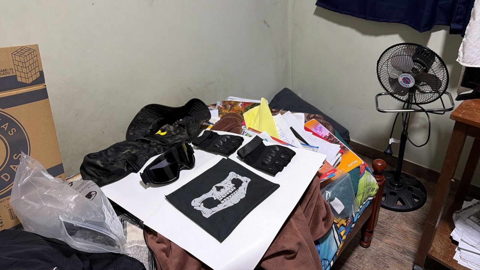 Los efectivos secuestraron vestimenta y elementos de características tácticas