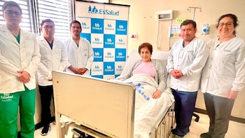 Los especialistas reemplazaron la aorta ascendente por una prótesis vascular y aplicaron la técnica de extubación ultra fast-track, que permitió retirar el tubo respiratorio antes del ingreso a UCI - Créditos: Essalud.