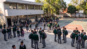 Cambio de secundaria CDMX 2026: cómo saber HOY si la AEFCM autorizó el lugar de tu hijo
