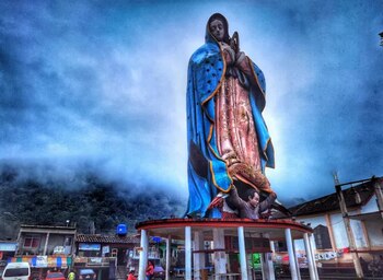 La virgen de 23 metros