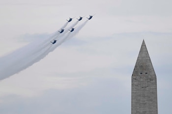 El cierre del 4 de julio en Washington D.C. incluye un discurso de Donald Trump y un show de 850.000 fuegos artificiales lanzados desde 10 locaciones simultáneas (Photo by Susan Walsh / POOL / AFP)