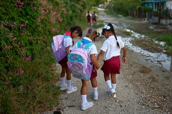 Entre pocas luces, Cuba inicia un nuevo año escolar con una crisis energética nacional