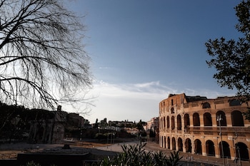 Vista alejada del Coliseo, en