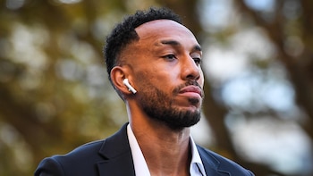 El gobierno suspende a la