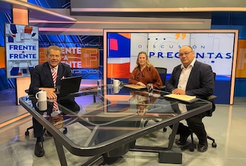 Participantes de un panel televisivo