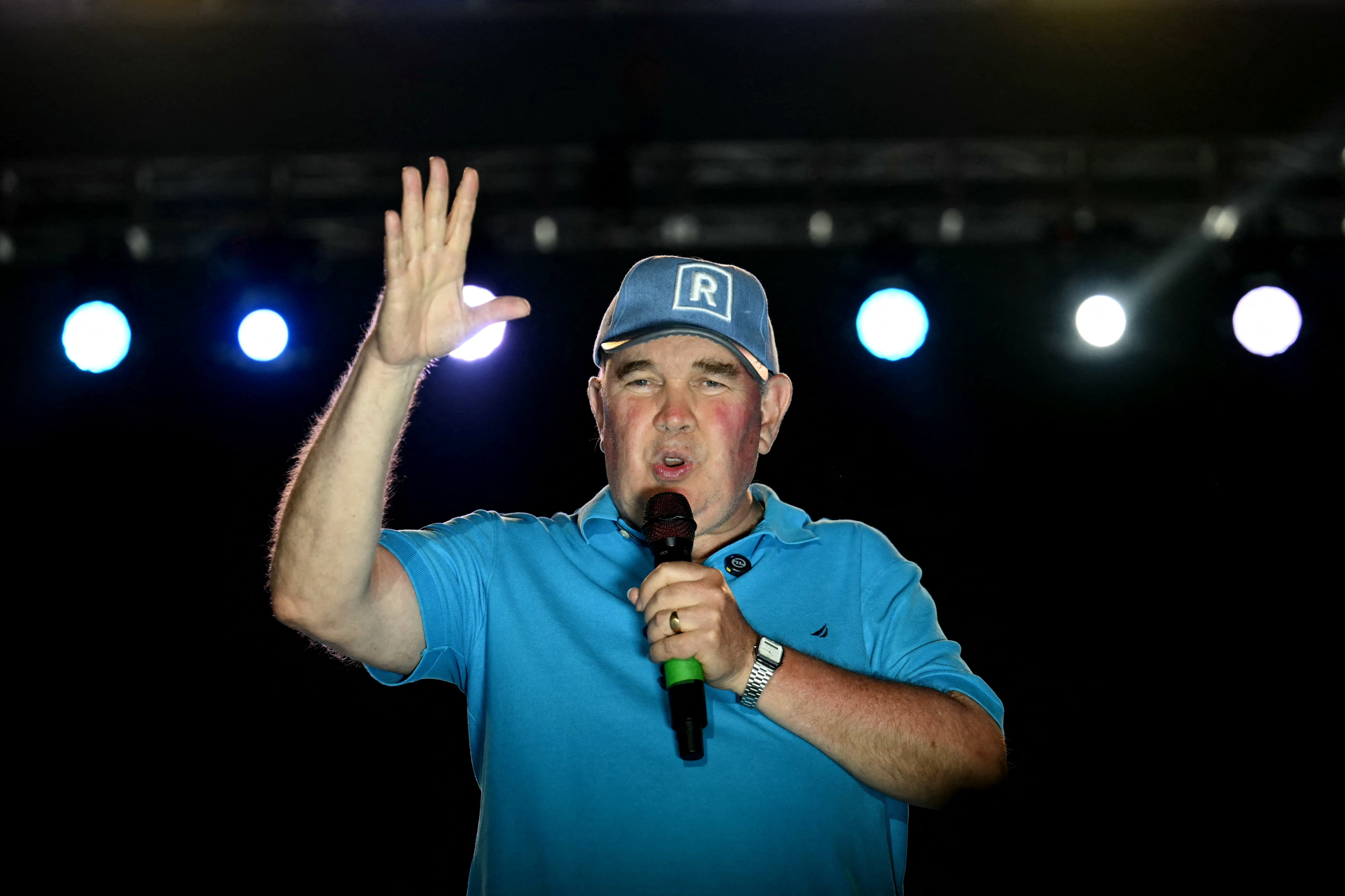 Rafael López Aliaga se dirige a sus simpatizantes durante el cierre de campaña de Renovación Popular, preparando el camino hacia las Elecciones 2026.