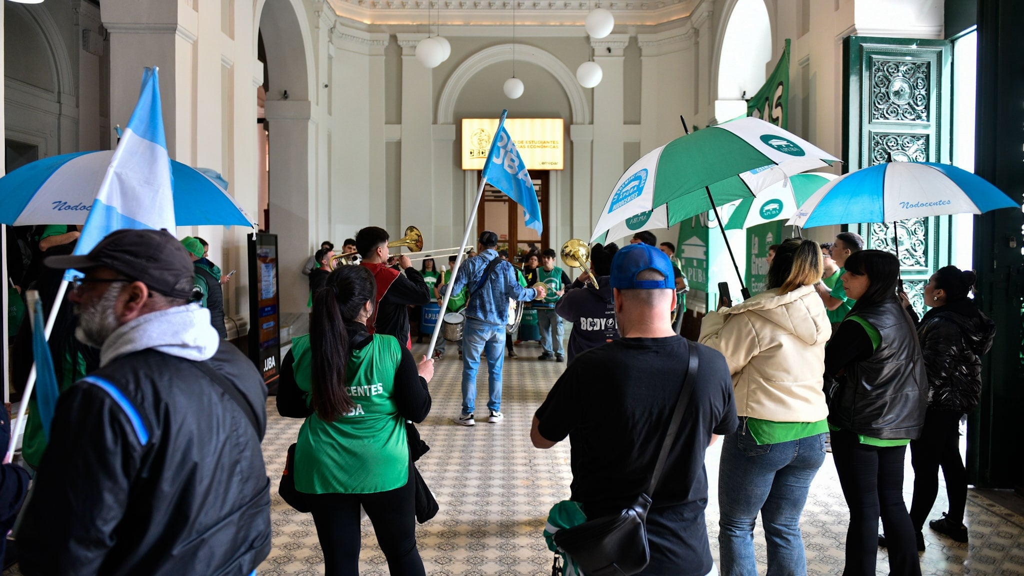 La convocatoria de APUBA en la Facultad de Ciencias Económicas (Adrián Escandar)