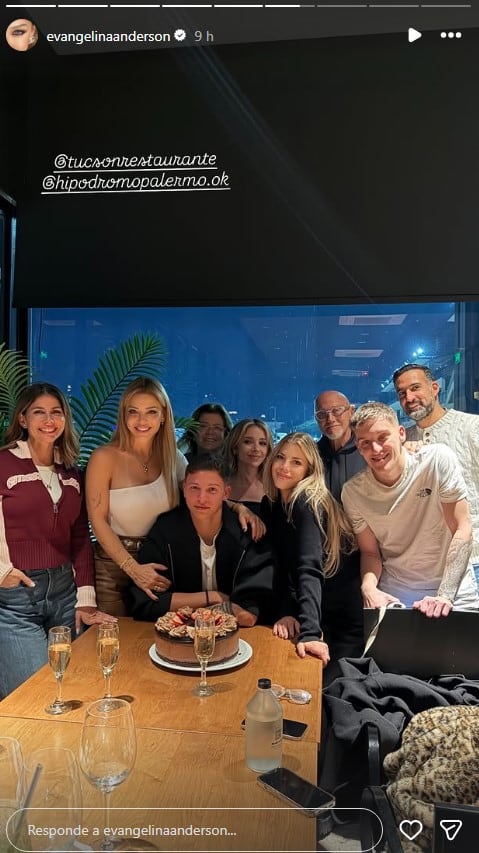 El festejo de cumpleaños de Bastián Demichelis comenzó la noche anterior con una cena organizada por su mamá, Evangelina Anderson (Instagram)