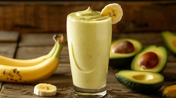 Licuado de plátano con aguacate,