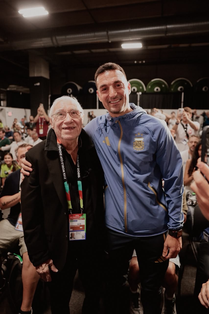 Lionel Scaloni y Enrique Macaya Márquez en la conferencia de prensa que se realizó en Dallas (@Argentina)