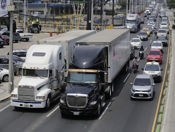 Las asociaciones recalcan su compromiso de operar bajo legalidad y eficiencia, aunque advierten que la viabilidad del sector depende de mejores condiciones económicas. (Cortesía: Dirección General de Transporte de Guatemala)