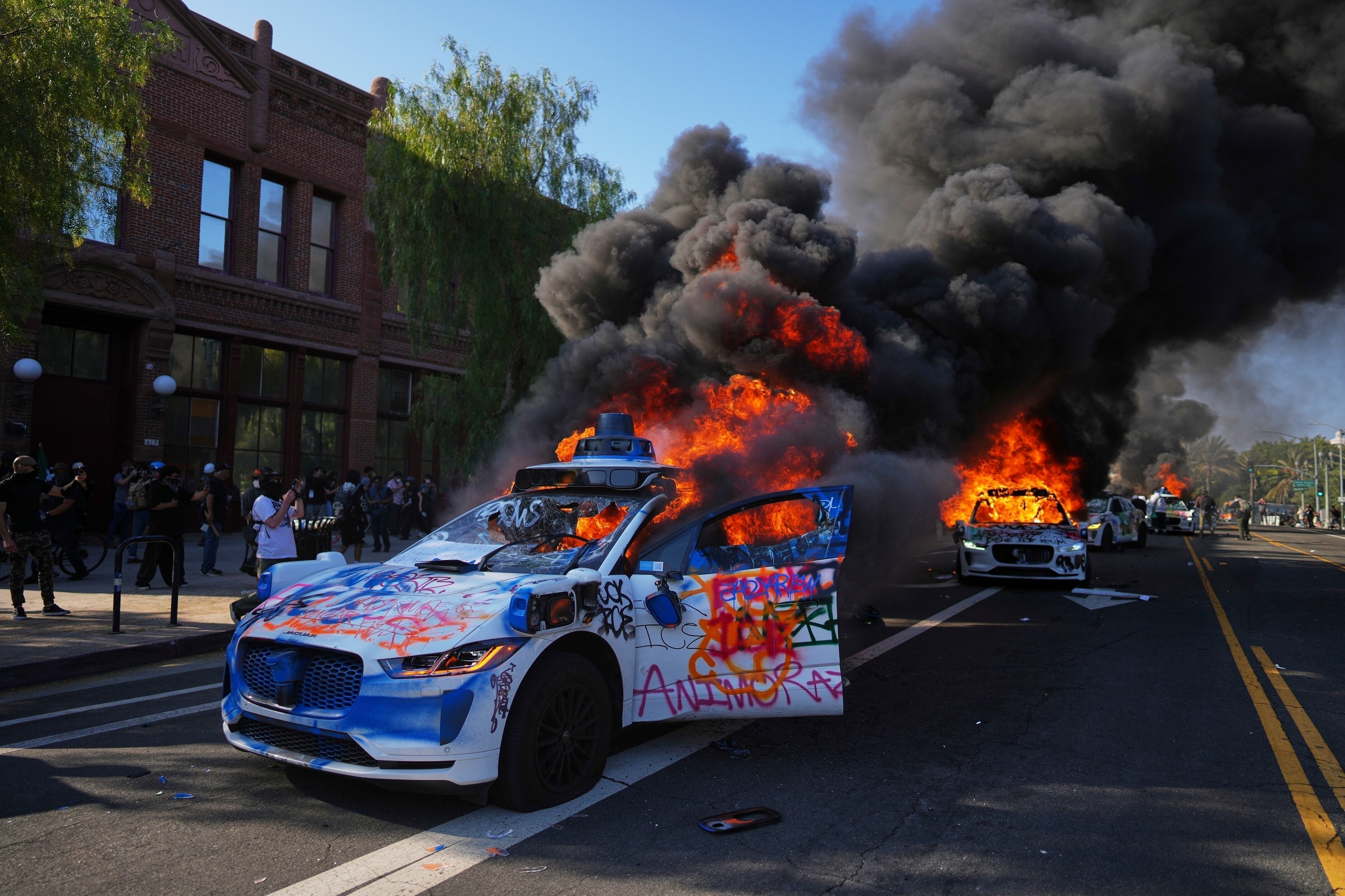En las últimas semanas se registraron violentas protestas en Los Ángeles contra las políticas migratorias del gobierno norteamericano (AP Foto/Eric Thayer, Archivo)