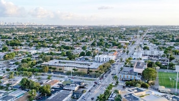 Miami-Dade ofrece apoyo económico de hasta USD 5.000 a pequeños negocios: quiénes califican y cómo pedirlo