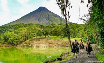 El volcán Arenal es uno de los principales atractivos naturales que atrae a viajeros de todo el mundo. Cortesía: La Fortuna Costa Rica
