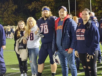 Juan Cruz junto a su