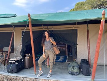 Zaira en una tienda del