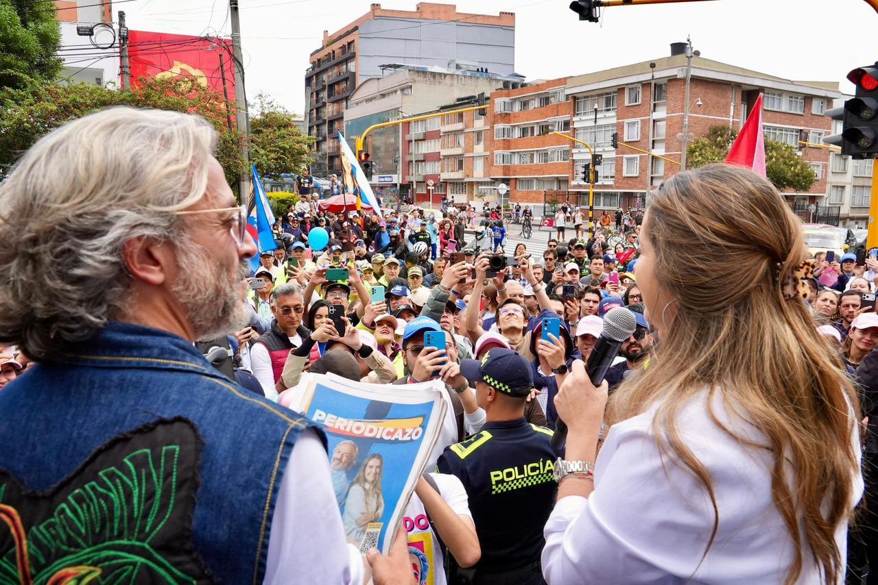 La fórmula ha denunciado ataques basados en prejuicios de género y orientación sexual durante la campaña. - crédito @PalomaValenciaL/X