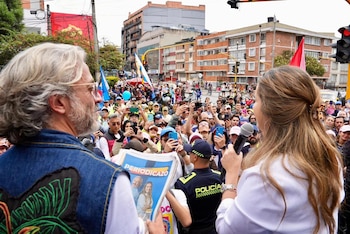 La fórmula ha denunciado ataques basados en prejuicios de género y orientación sexual durante la campaña. - crédito @PalomaValenciaL/X