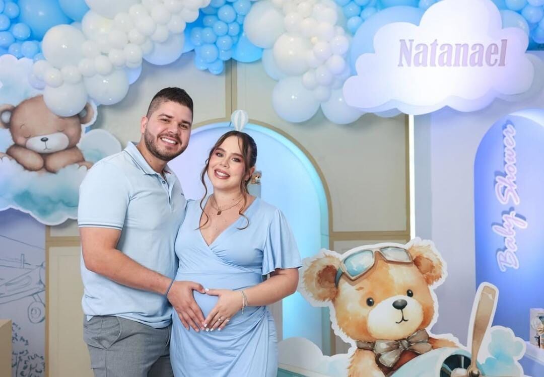 La pareja está a la espera de su bebé arcoíris - crédito Chavi / Instagram