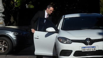 Manuel Adorni se reúne con