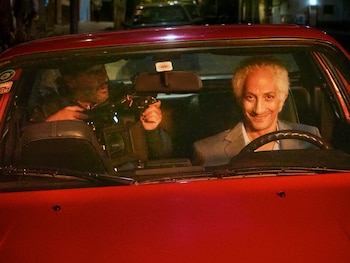 El actor Juan Minujín interpretando