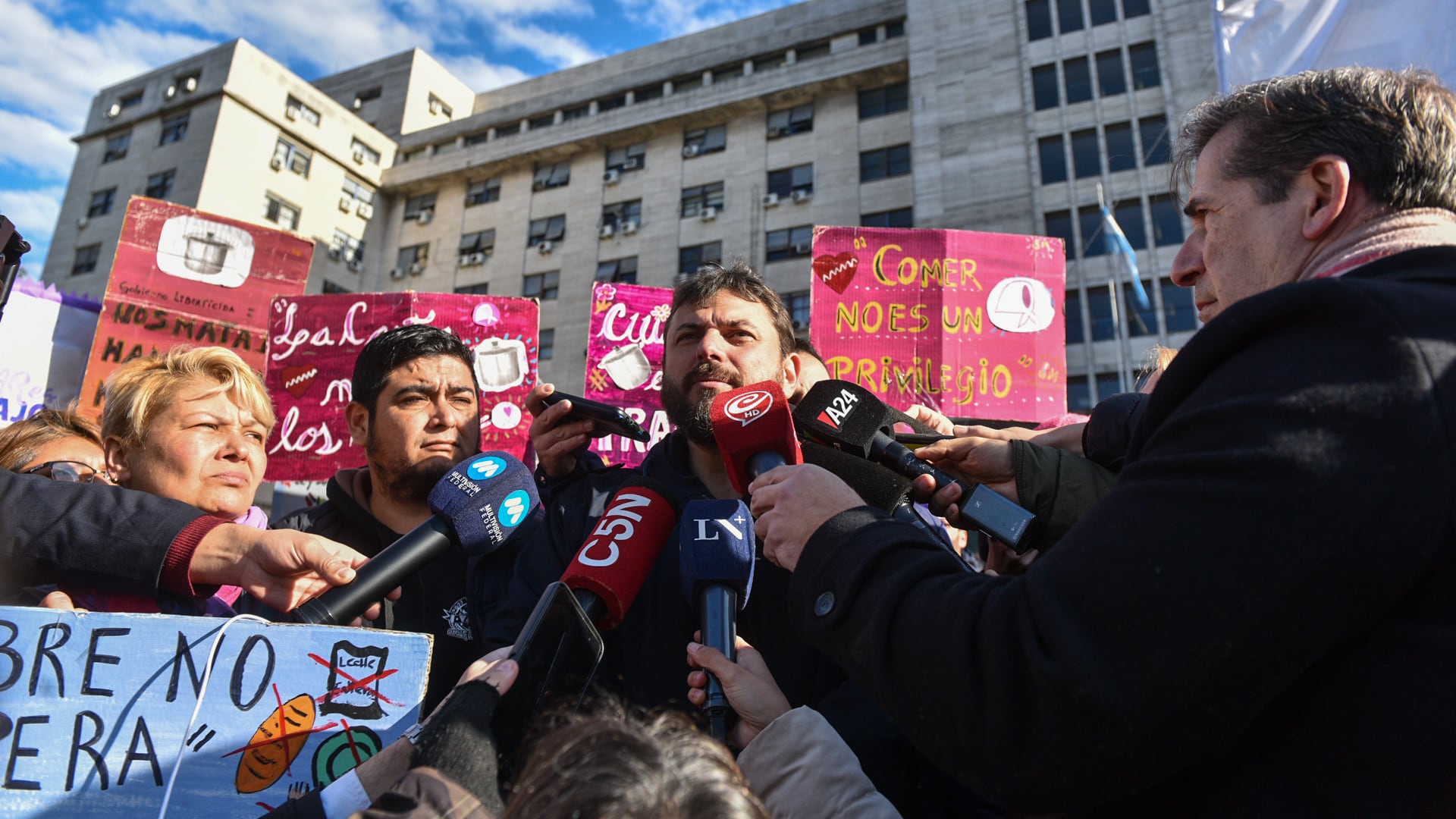 Juan Grabois en los tribunales federales de Comodoro Py. (Foto: Adrián Escándar)