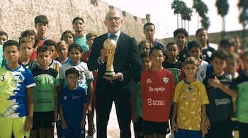 Luis de la Fuente anuncia su primera lista tras el Mundial con un guiño a Ceuta: convoca a Josep Martínez y a Roberto Fernández y vuelve Huijsen Luis de la Fuente anuncia su primera lista tras el Mundial con un guiño a Ceuta: convoca a Josep Martínez y a Roberto Fernández y vuelve Huijsen