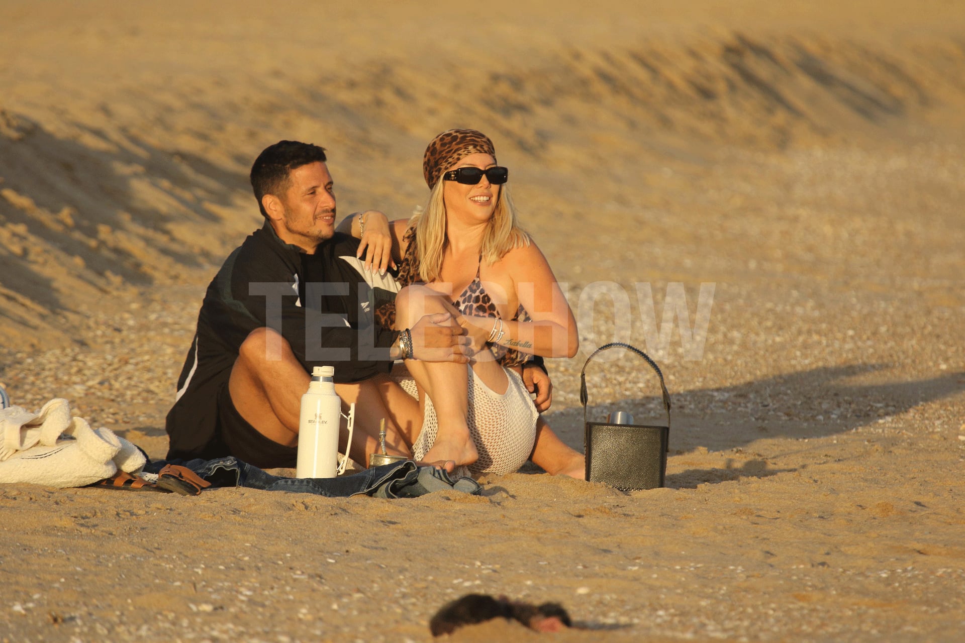 La pareja se mostró distendida y enamorada durante una salida informal en Punta del Este