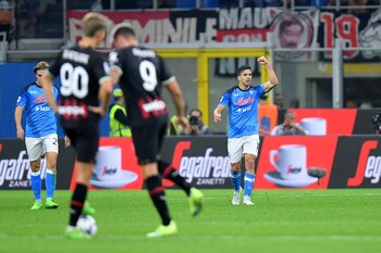 Simeone le dio la ventaja final al Napoli sobre el Milan, campeón defensor de la Serie A (Foto: Reuters)