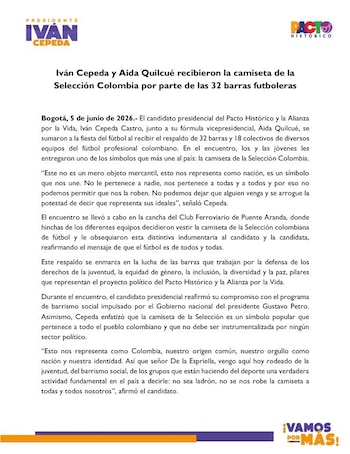 El candidato presidencial Iván Cepeda y su fórmula vicepresidencial Aida Quilcué recibieron este jueves en Bogotá una camiseta de la Selección Colombia como gesto de respaldo de 32 barras y 18 colectivos de equipos del fútbol profesional colombiano - crédito @IvanCepedaCast/X