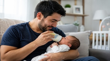 Licencias de paternidad en México: proponen ampliar el permiso para padres tras el nacimiento de sus hijos