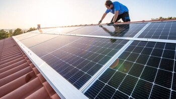 Fondo Nacional del Ahorro y el Ministerio de Minas impulsan créditos para viviendas con energías renovables