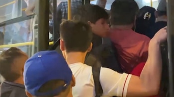 Usuarios del Corredor Rojo enfrentan esperas de hasta una hora en los paraderos. Captura de pantalla