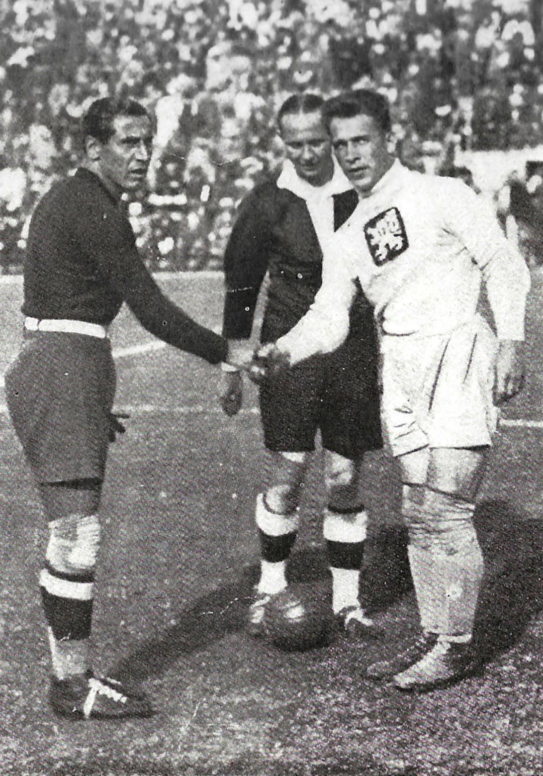 Italia ganó la final del Mundial de 1934 ante Checoslovaquia en la prórroga con un gol de Angelo Schiavio y obtuvo su primera Copa del Mundo
