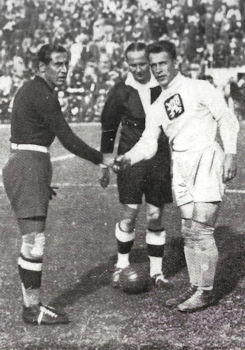 Italia ganó la final del Mundial de 1934 ante Checoslovaquia en la prórroga con un gol de Angelo Schiavio y obtuvo su primera Copa del Mundo
