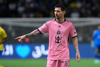 Lionel Messi, jugador del Inter Miami de la MLS, se ubica en el sexto puesto con una ganancia total de por 1.670 millones de dólares, ajustados por inflación, según el sitio Sportico (EFE/STR)