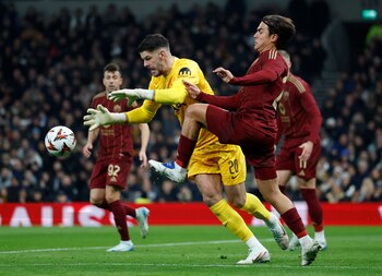 Paulo Dybala y Leandro Paredes